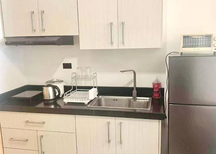 Cozy 1br With Balcony, Sea View And Pool - Fast Wifi - Snug Sanctuary Apartment *