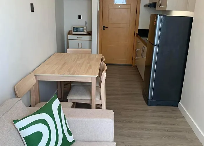Cozy 1br With Balcony, Sea View And Pool - Fast Wifi - Snug Sanctuary Apartment *